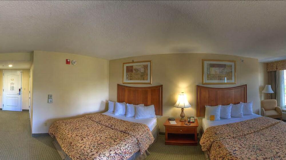 Holiday Inn Brunswick I-95 Екстериор снимка