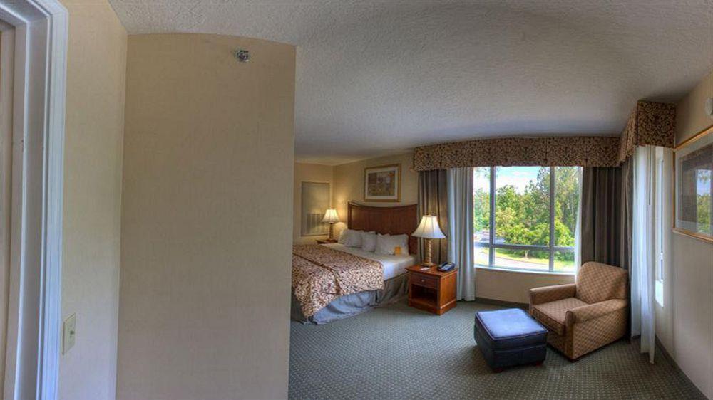 Holiday Inn Brunswick I-95 Екстериор снимка