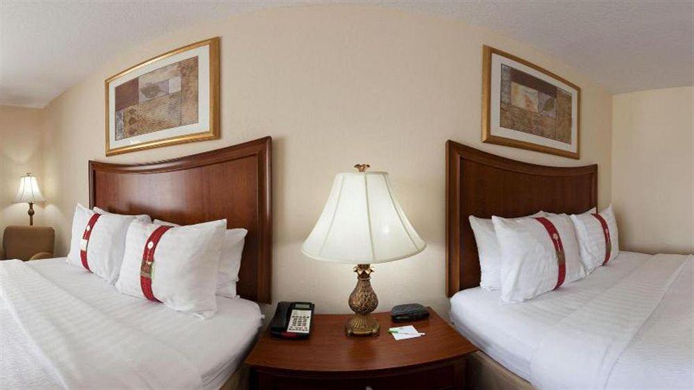 Holiday Inn Brunswick I-95 Екстериор снимка