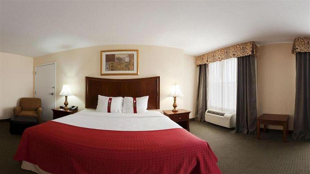Holiday Inn Brunswick I-95 Екстериор снимка